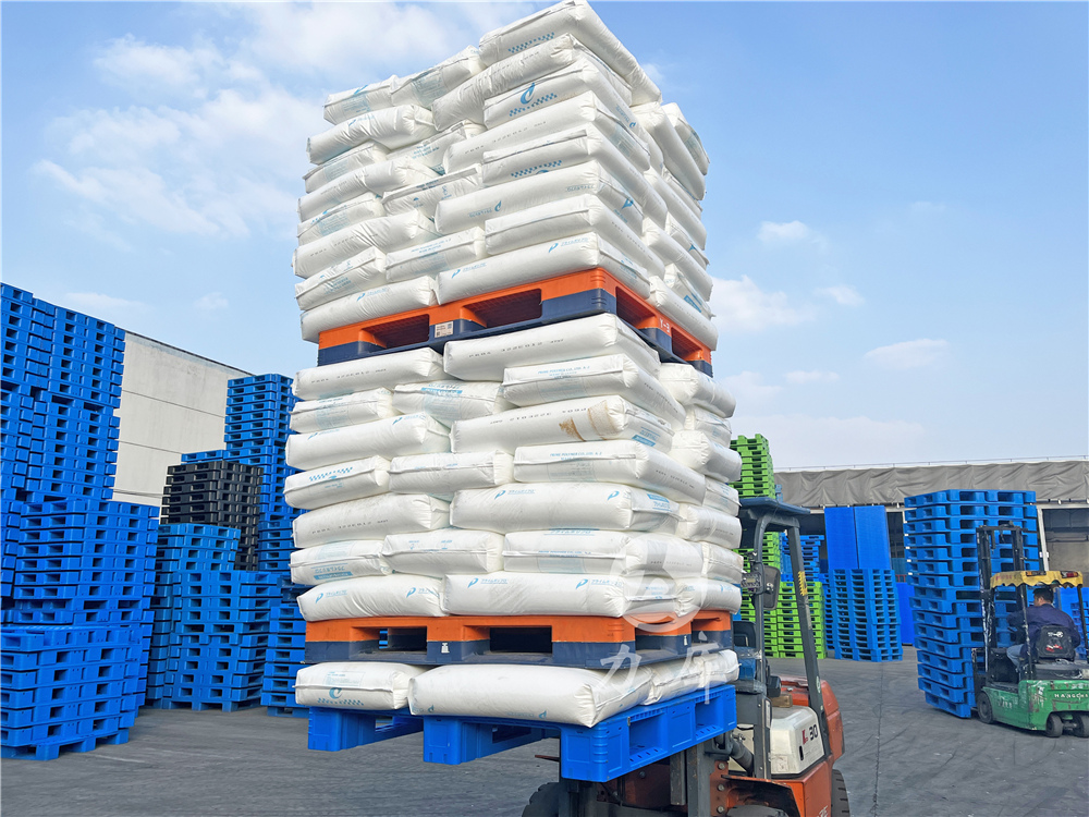 冷库托盘一摔就碎？没选耐低温款：江苏力库行业专家拆解耐低温托盘选型核心